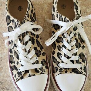 Leopard Print Casual Sneakers with White Laces Unbranded Women's Size 11 EUC